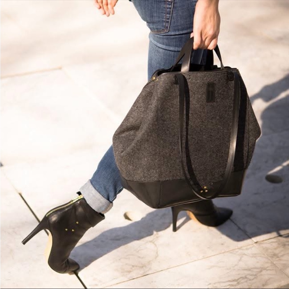 Jerome Dreyfuss Paris shoulder bag

Stylish Gray and Black Women's Bag